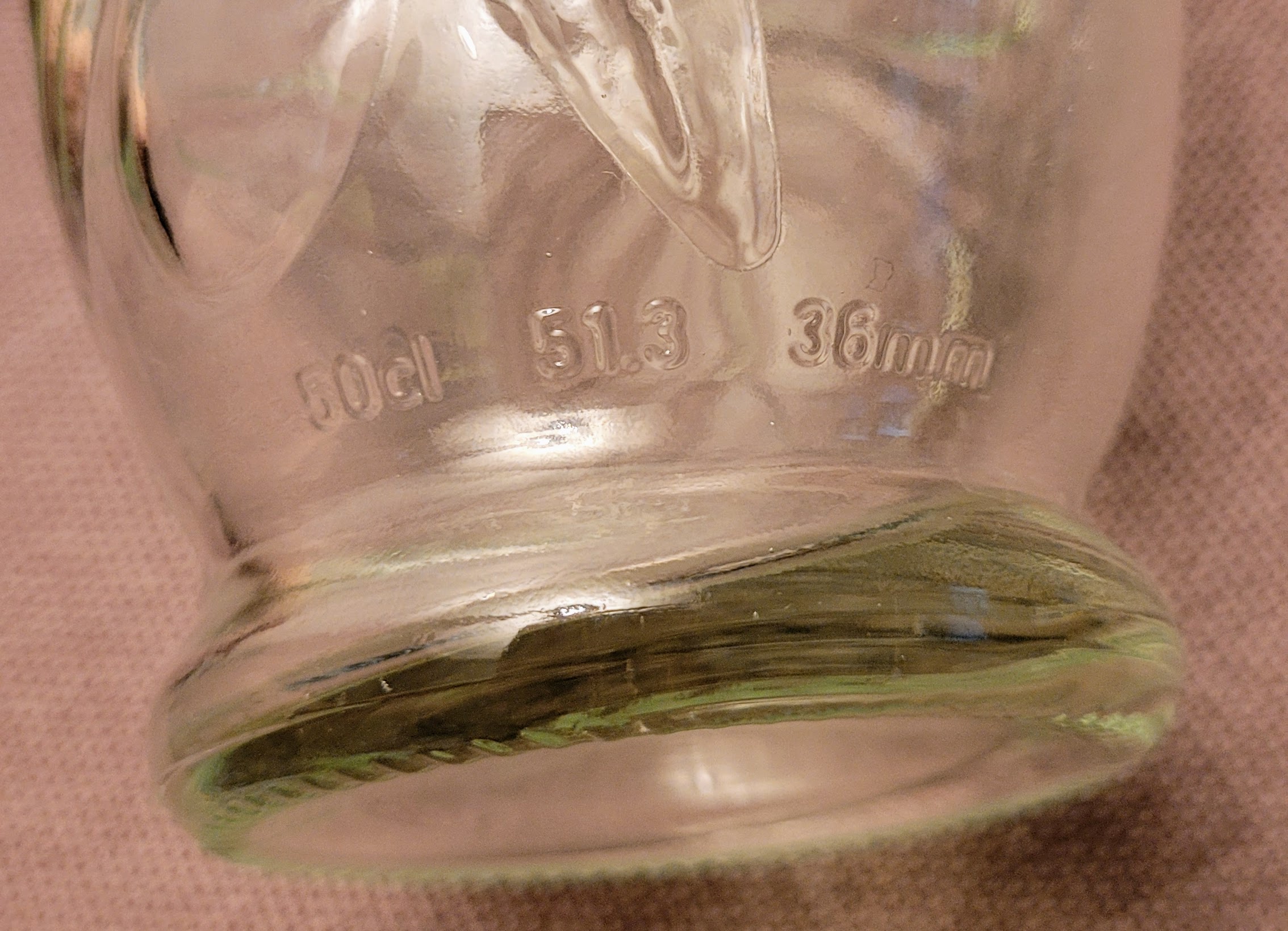Dombormintás zöldes vintage üvegkancsó – Olívamintás boroskiöntő és olajtartó (22,5 cm) - Image 9