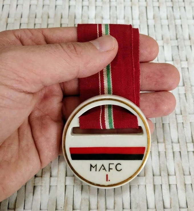 MAFC Hollóházi porcelán érme a kézbe
