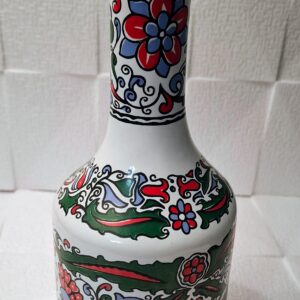 Iznik stílusú kézzel festett török dekorváza – Anatómiai mintás egzotikus kerámia (25 cm)