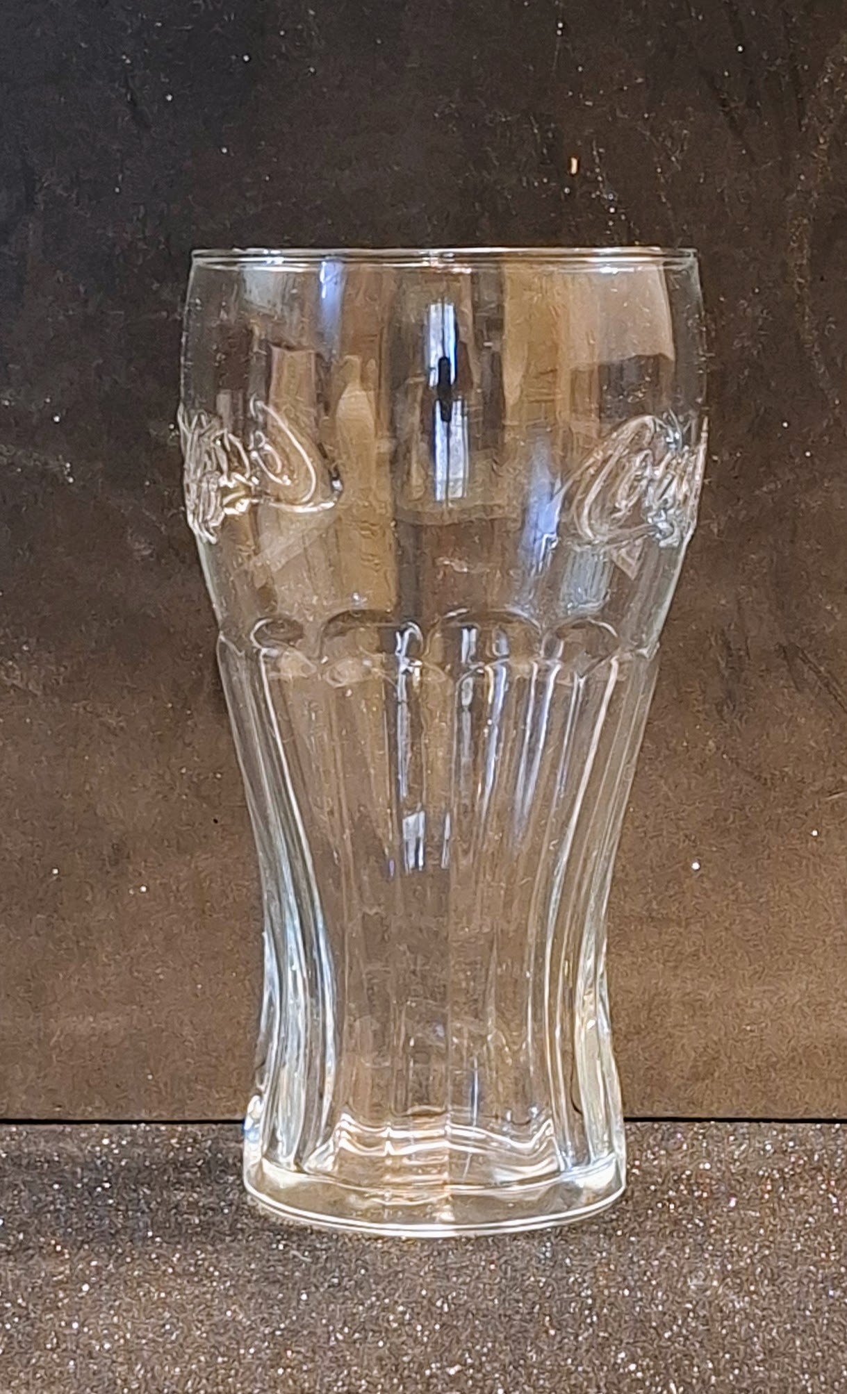Vintage Coca-Cola Üvegpohár – Ikonikus Kontúr Forma és Dombornyomott Logó - Image 3