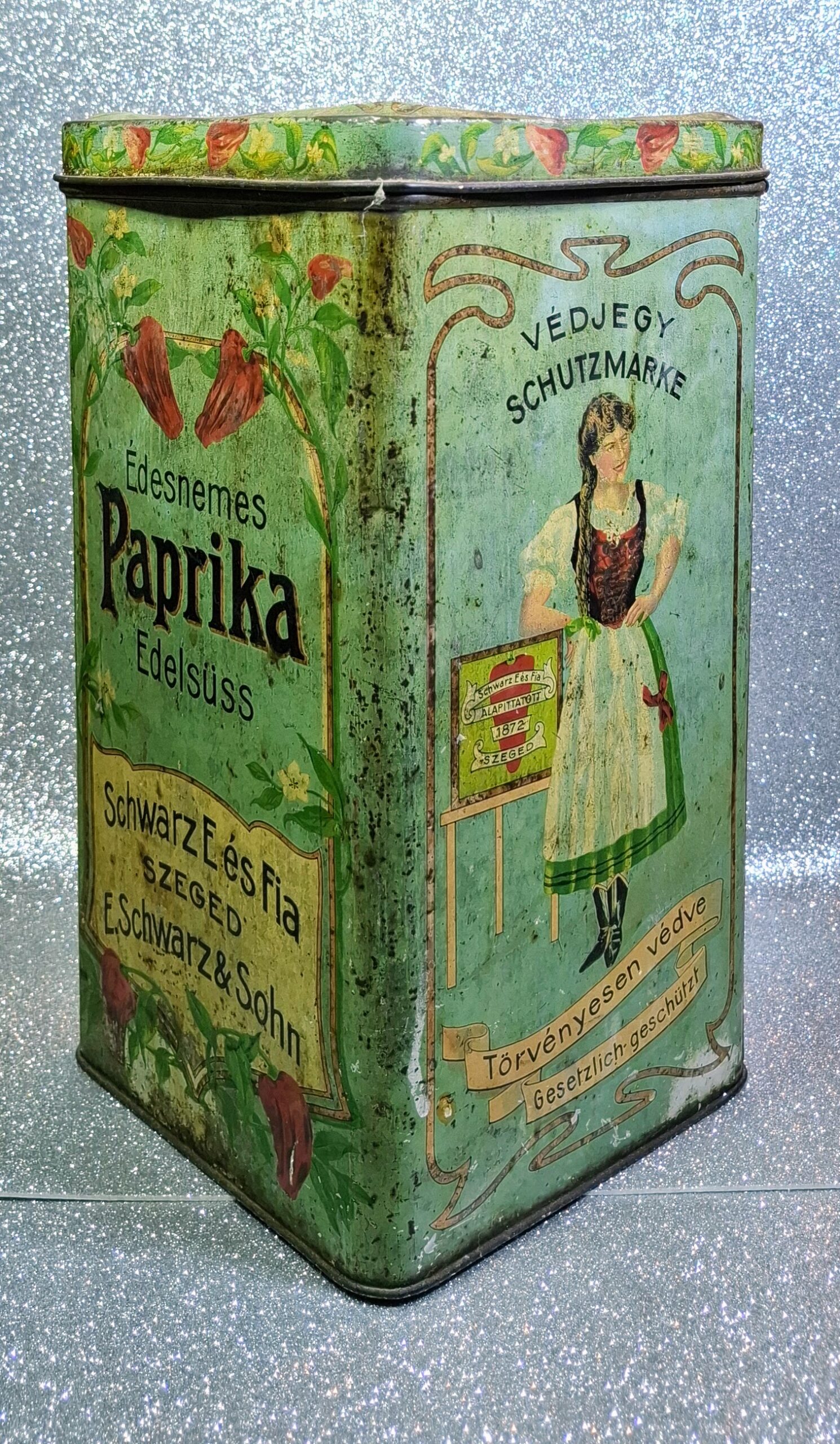 Antik „Schwarz E. és Fia” szegedi paprikás bádogdoboz – óriás méretű bolti relikvia (kb. 1910) - Image 4