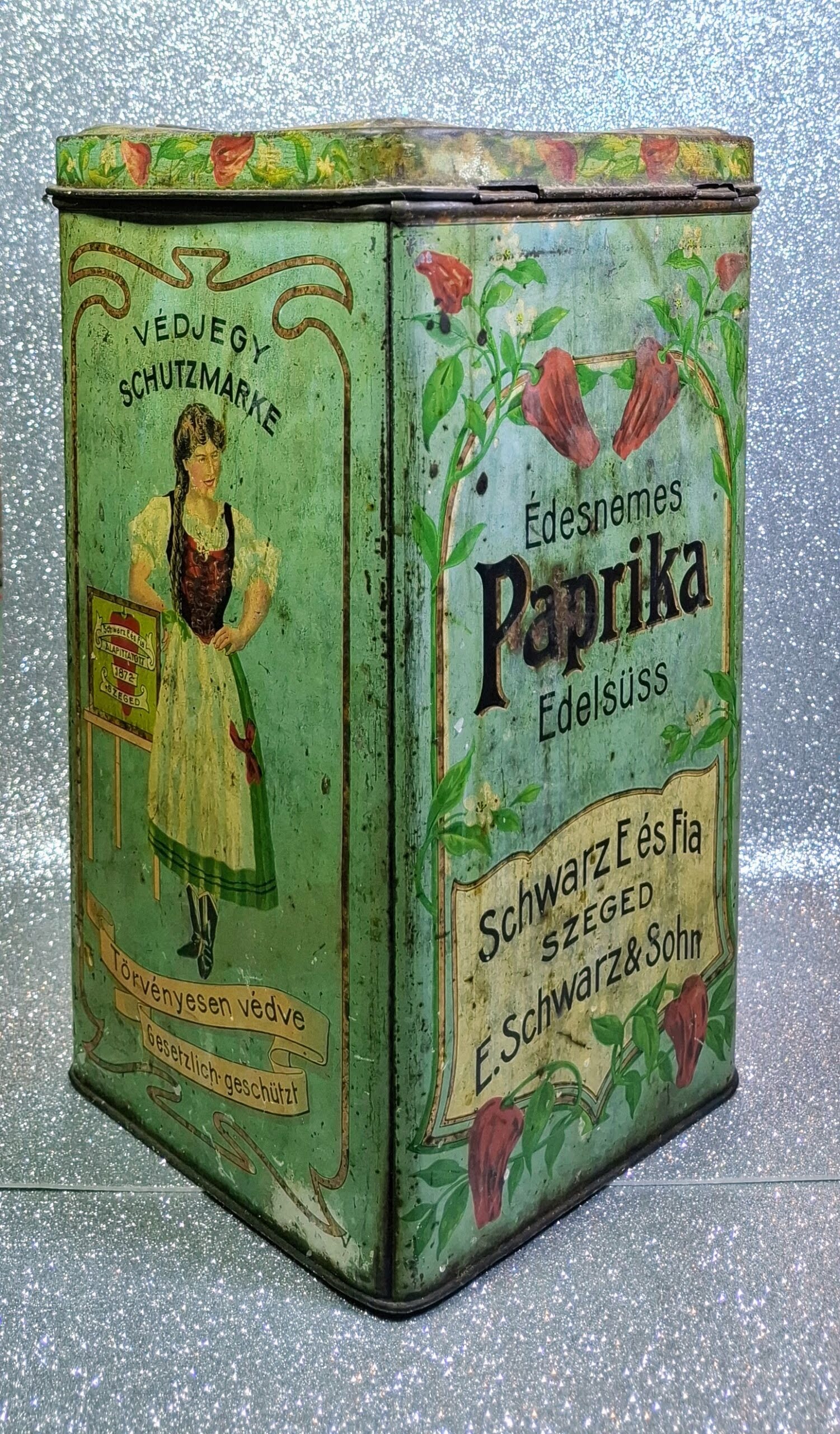Antik „Schwarz E. és Fia” szegedi paprikás bádogdoboz – óriás méretű bolti relikvia (kb. 1910) - Image 2