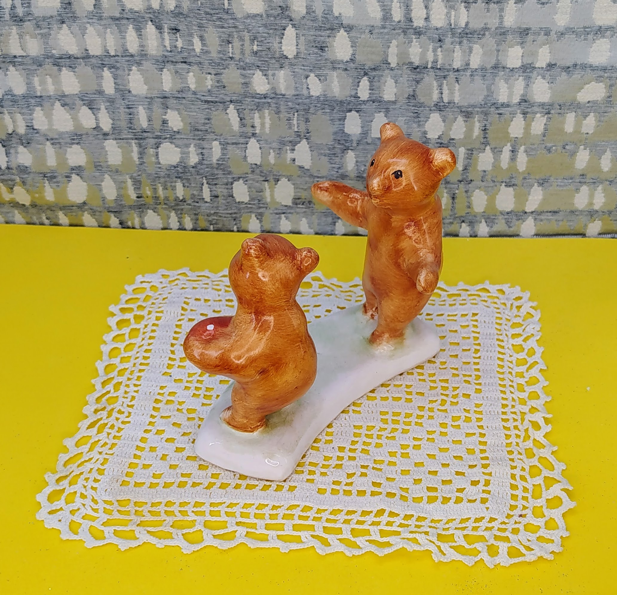 Retro Bodrogkeresztúri mázas kerámia figura – Labdázó mackók - Image 8