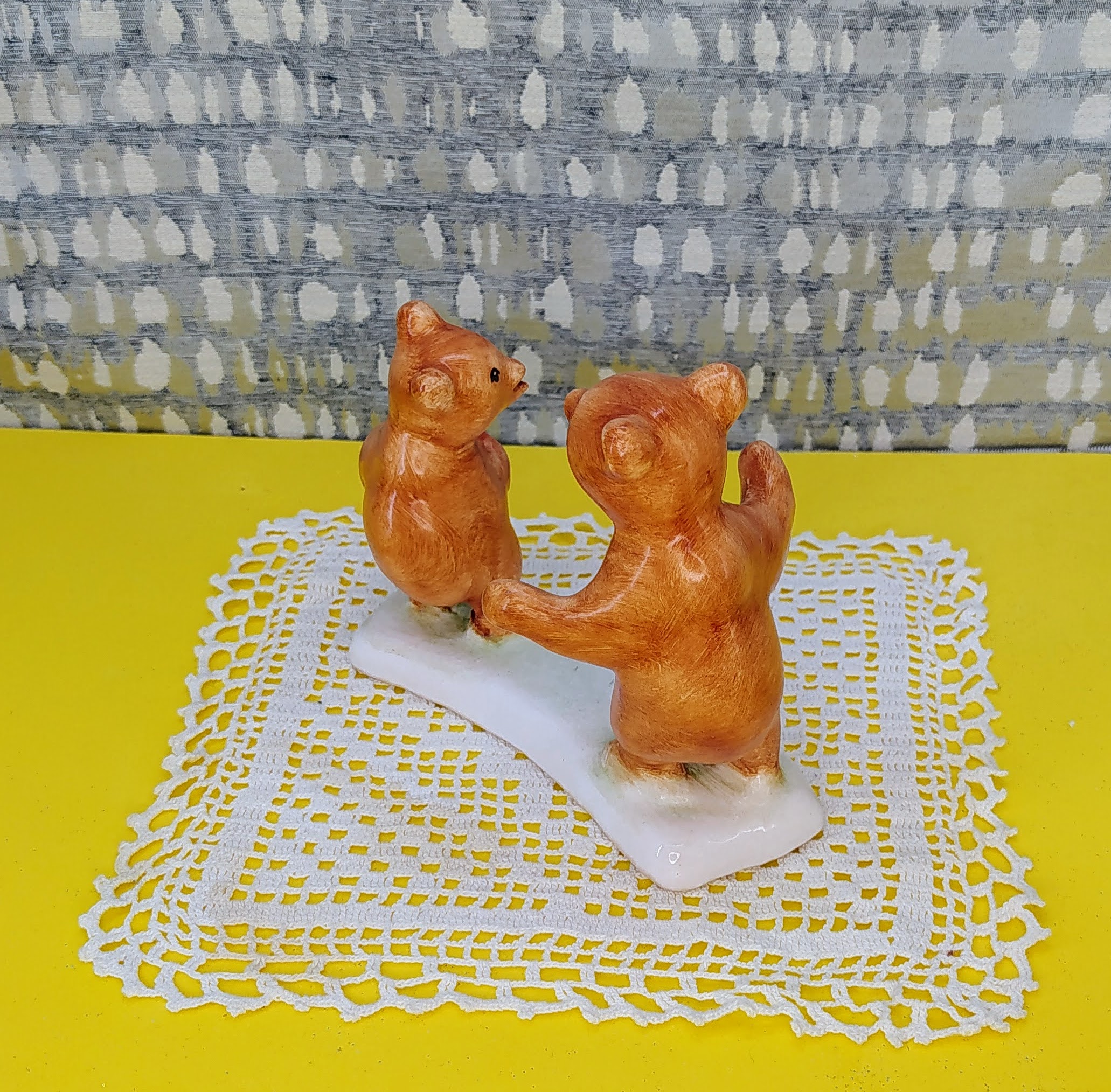 Retro Bodrogkeresztúri mázas kerámia figura – Labdázó mackók - Image 6