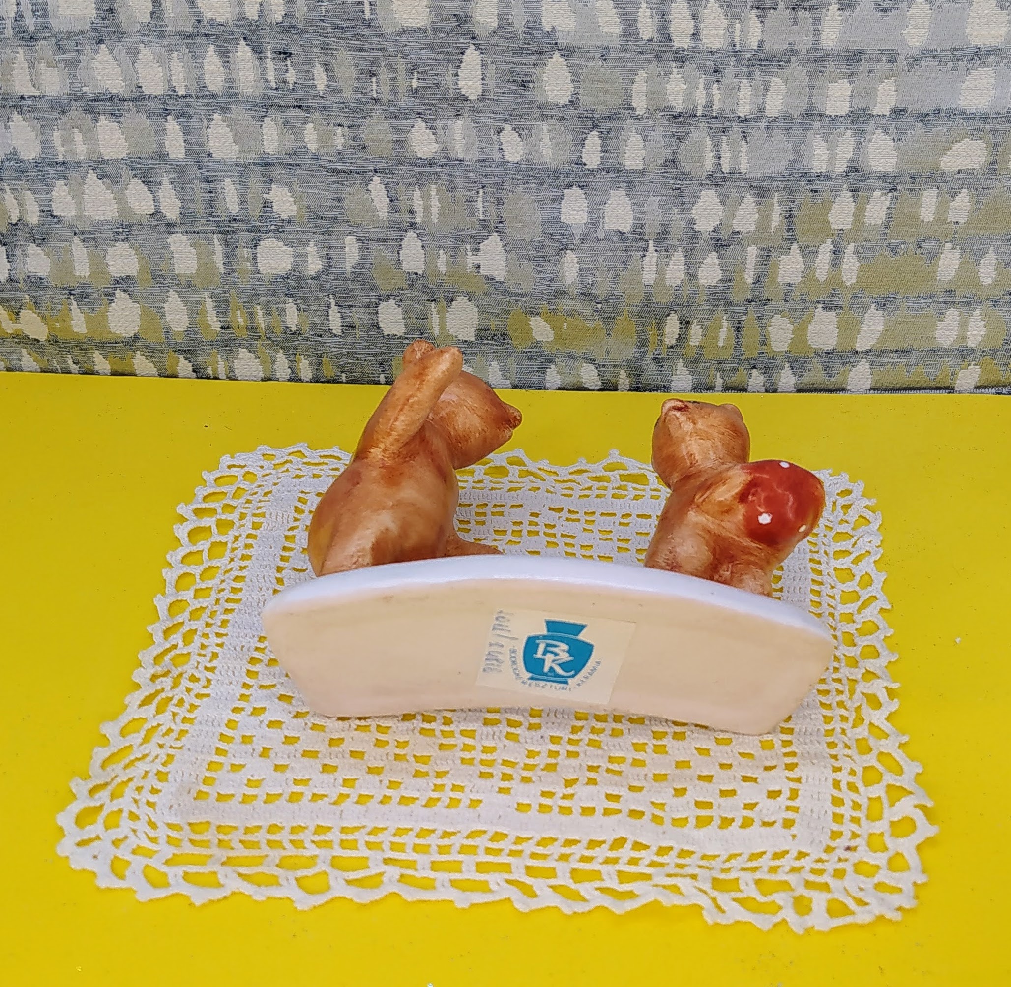 Retro Bodrogkeresztúri mázas kerámia figura – Labdázó mackók - Image 3
