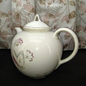Klasszikus Hollóházi porcelán teáskanna – Elegáns virágmintával és aranyozott szegéllyel