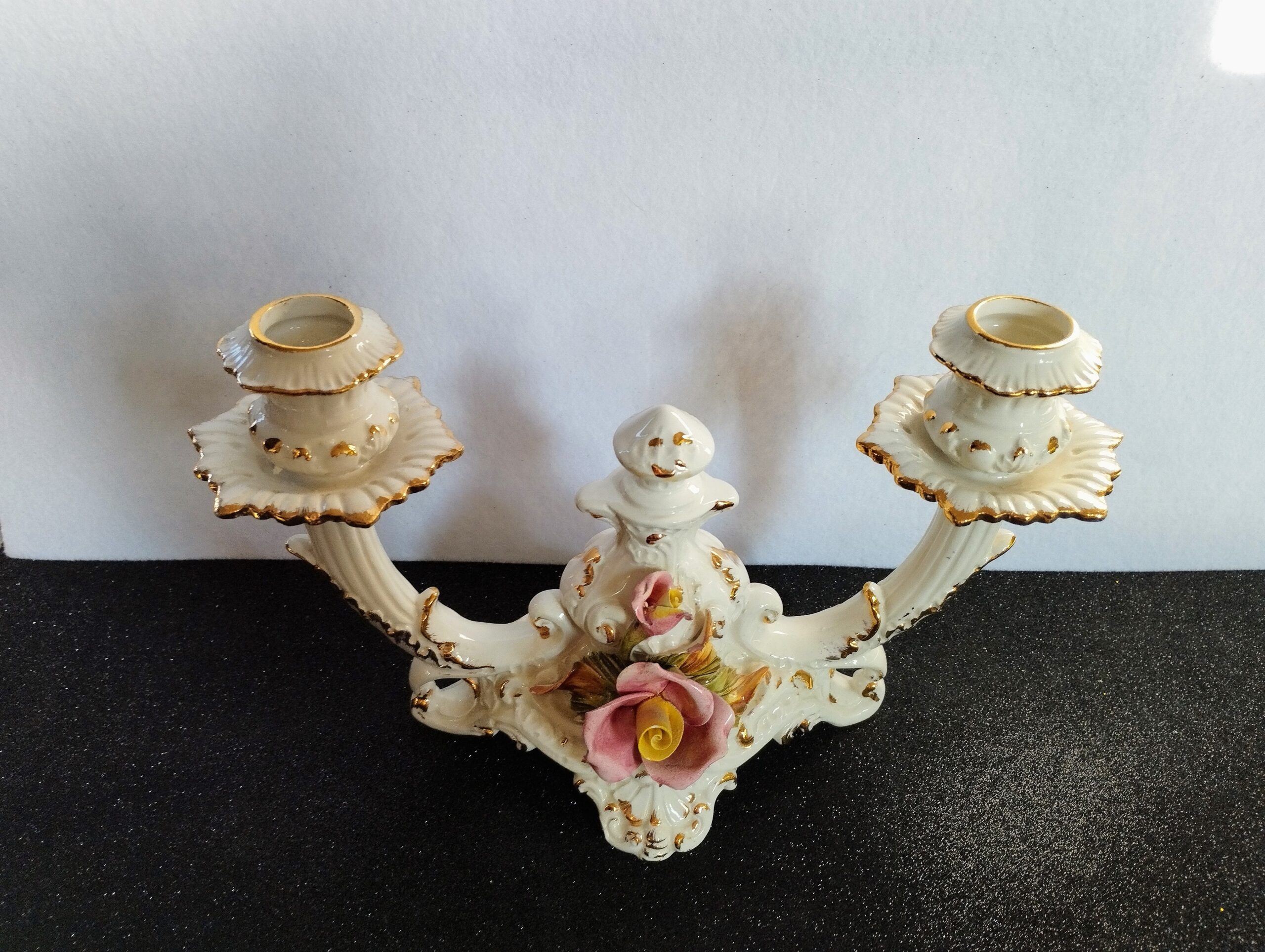 Olasz Bassano barokk porcelán gyertyatartó – Kézzel formázott rózsadísszel és aranyozással - Image 6