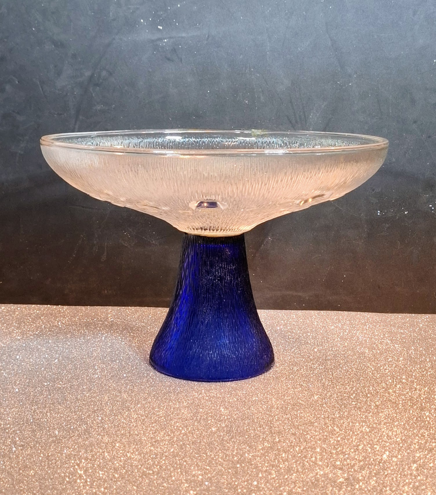 Kék talpas buborékdíszes vintage üveg kínálótál – Égkék elegancia a 70-es évekből - Image 5