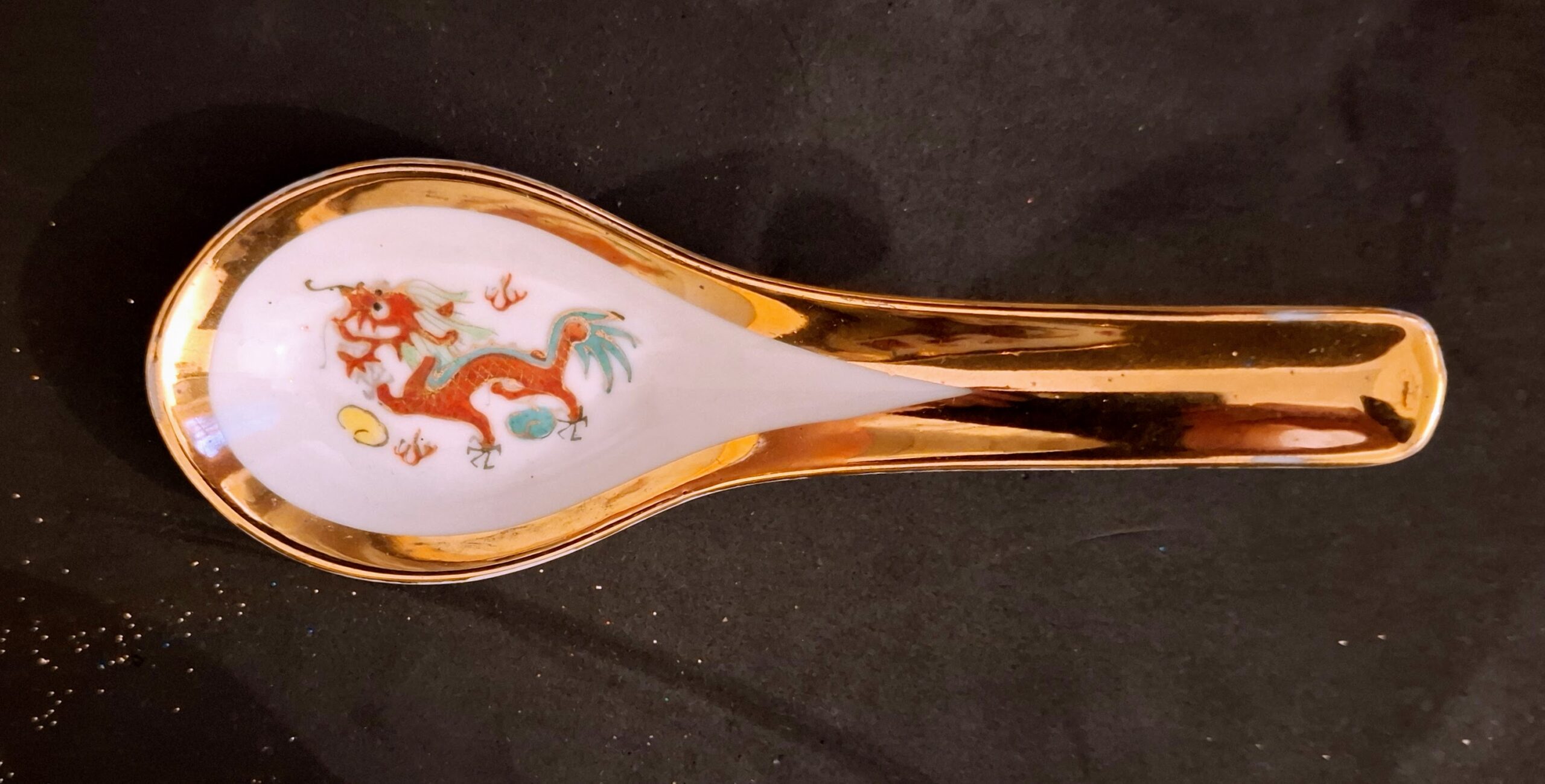 Tradicionális kínai porcelán tálka és kanál készlet – Kézzel festett sárkány motívummal és aranyozással - Image 6