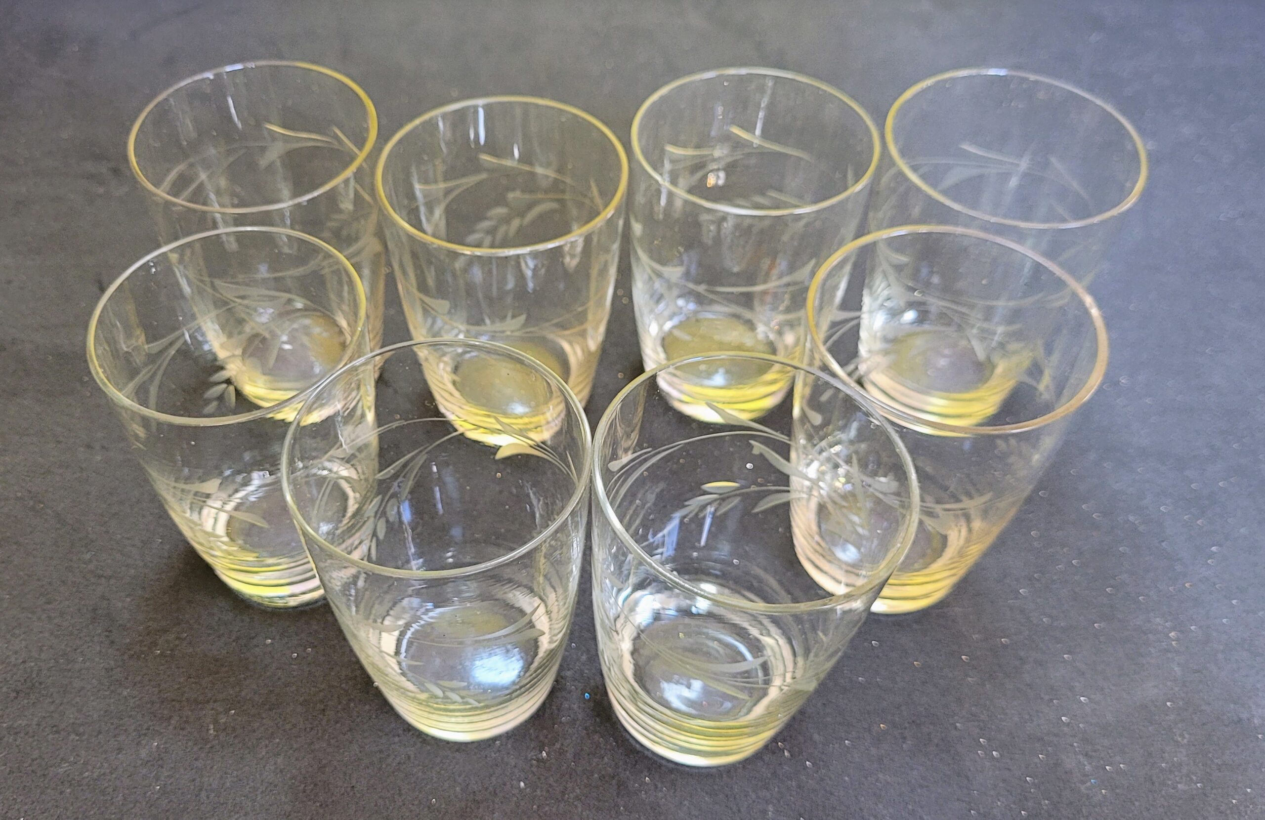 Nagypolgári Csiszolt Üveg Boroskészlet – Kancsó + 8 Pohár (A tökéletes pince-party kellék) - Image 4