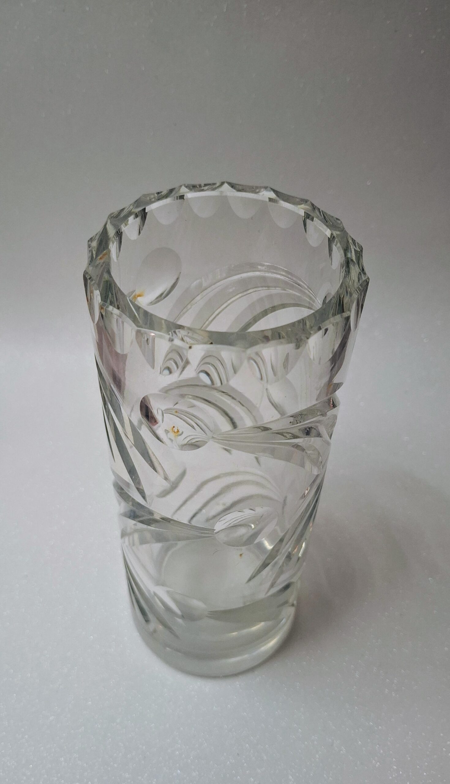 Kézzel csiszolt kristály váza – vastagfalú, nehéz darab, vintage elegancia - Image 4