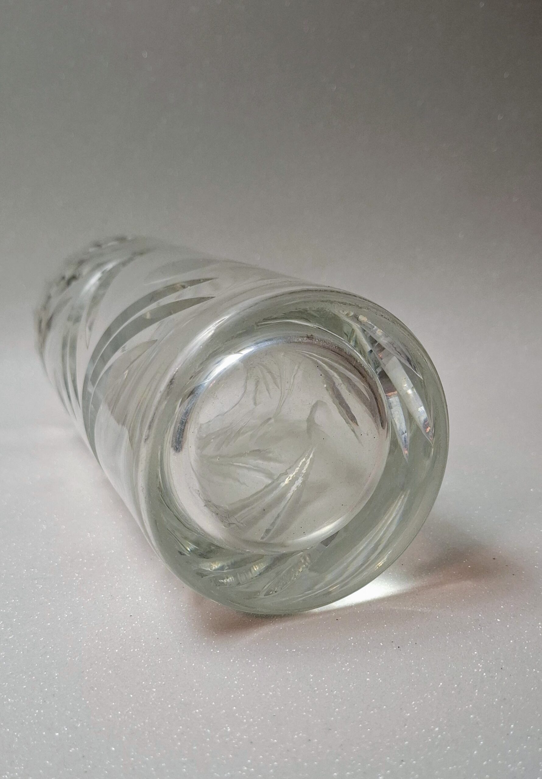 Kézzel csiszolt kristály váza – vastagfalú, nehéz darab, vintage elegancia - Image 3