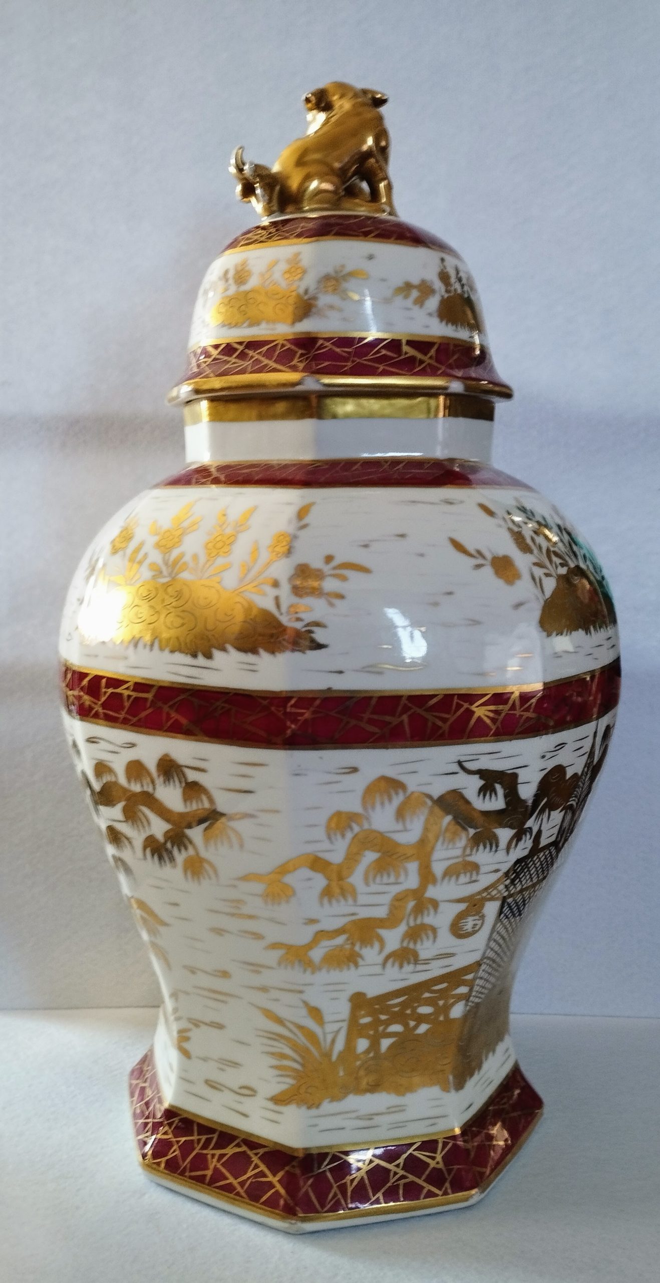 Nagyméretű francia chinoiserie porcelán urna – kézi aranyozással, foo kutyás fedéllel (47 cm) - Image 5