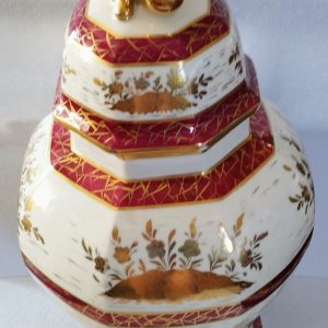 Nagyméretű francia chinoiserie porcelán urna – kézi aranyozással, foo kutyás fedéllel (47 cm)