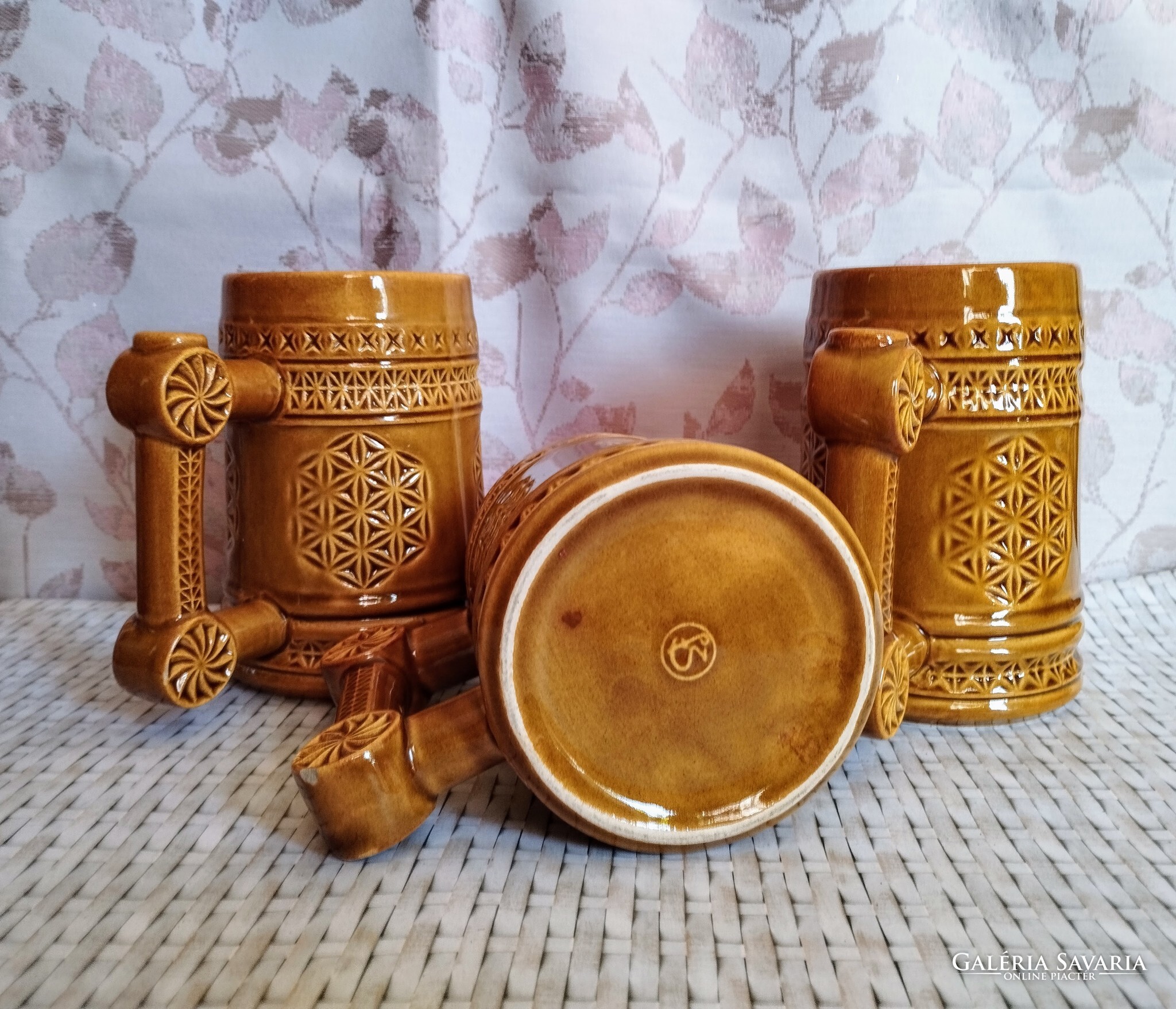 3 darabos rusztikus mázas kerámia korsó szett – dombormintás barna borozós korsók - Image 6
