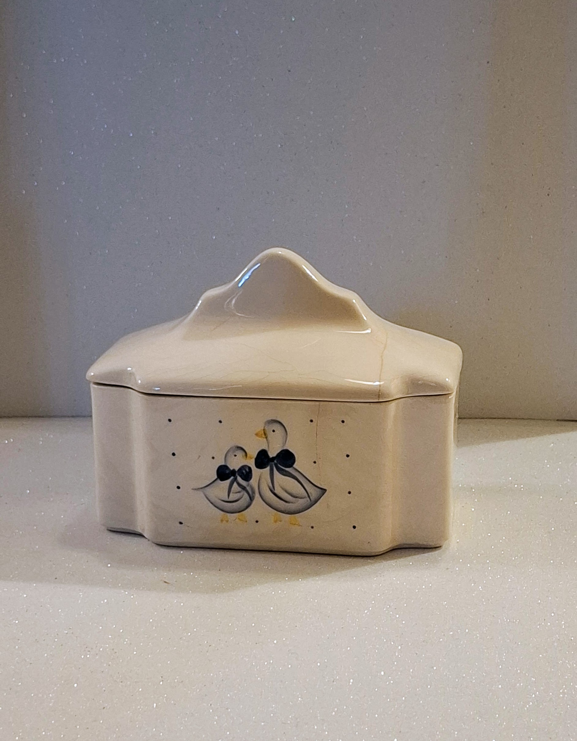 Vintage fajansz vajtartó kacsás mintával – rusztikus konyhai hangulat - Image 10