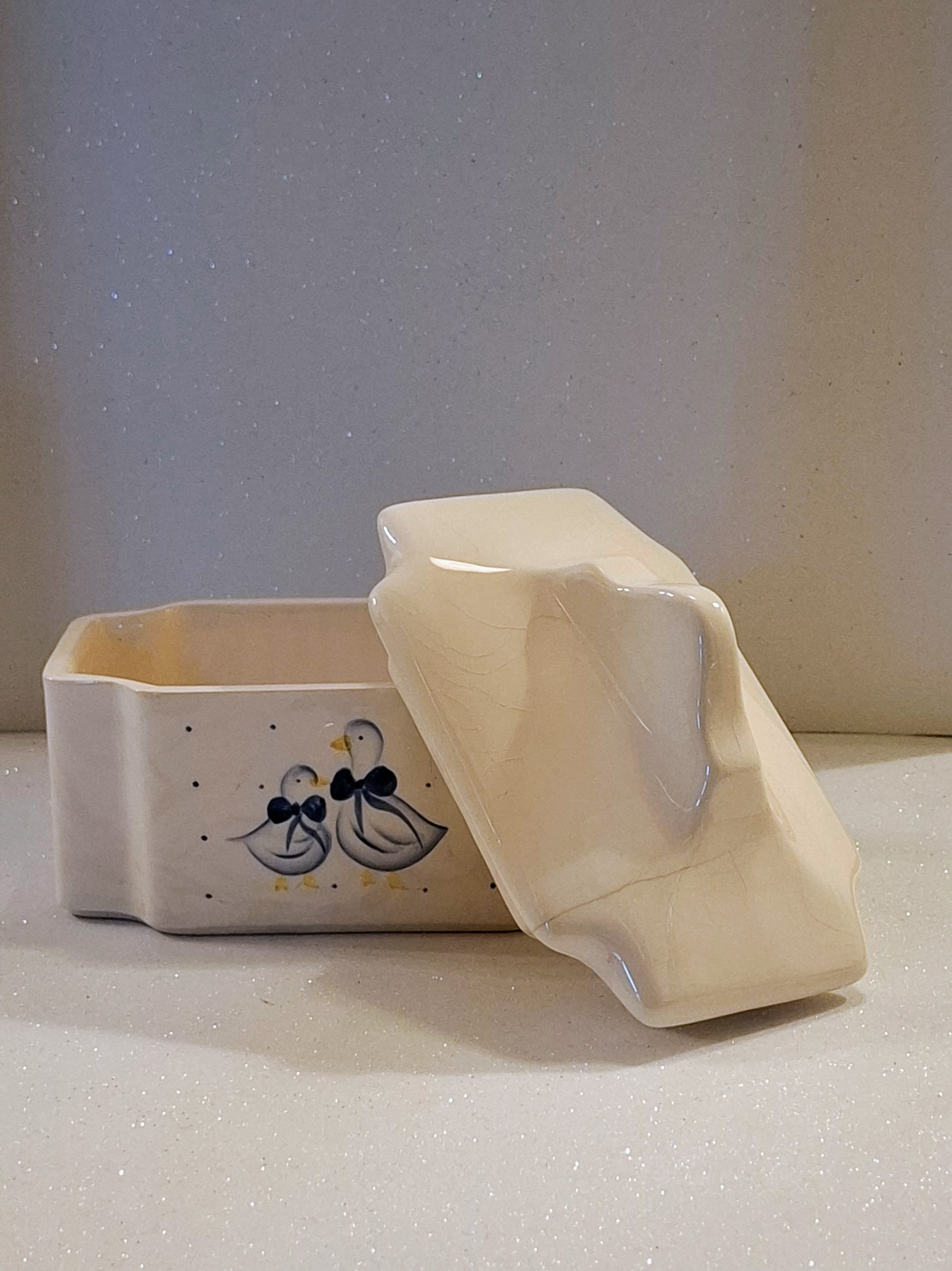 Vintage fajansz vajtartó kacsás mintával – rusztikus konyhai hangulat - Image 5