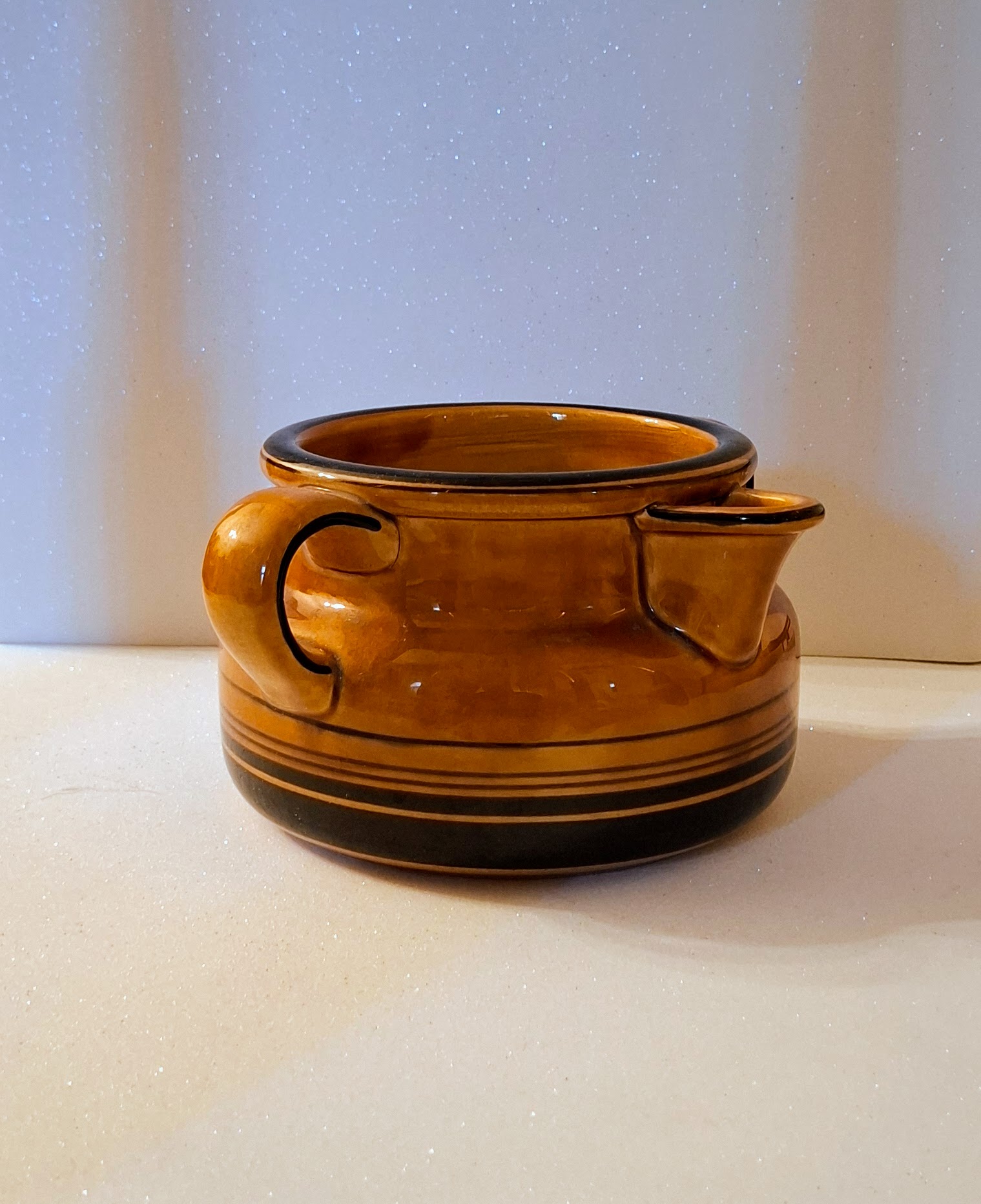 Retro rusztikus mázas kerámia leveses tál – kiöntőcsőrrel, 16 cm - Image 3