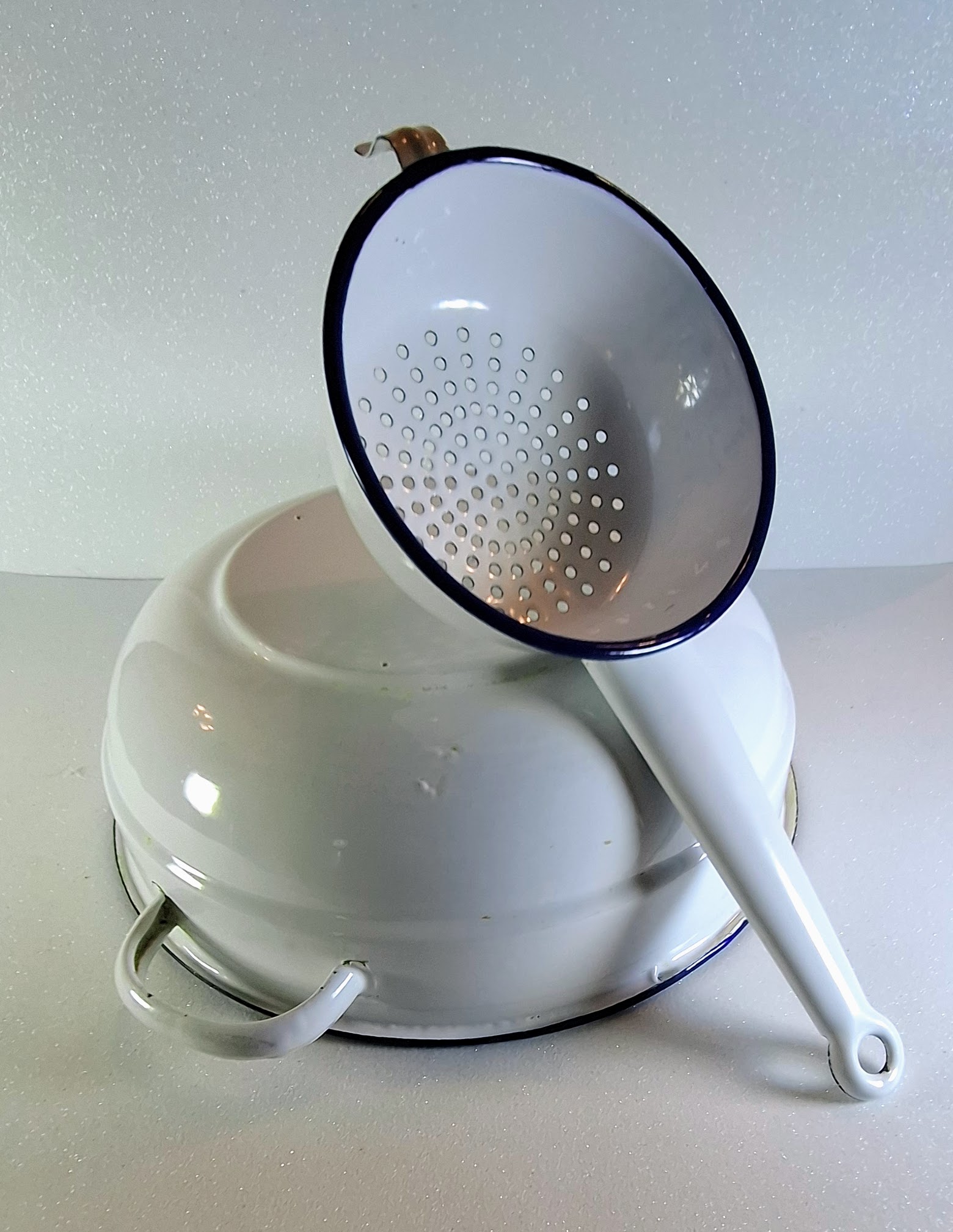 Retro Budafok zománcozott bogyómosó készlet – tál és szűrő egyben, 29,5 cm - Image 2