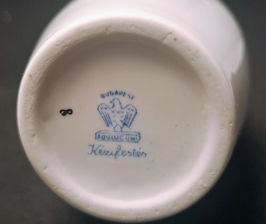 Aquincum kézzel festett porcelán váza – nádas dekor, aranyszegély - Image 5
