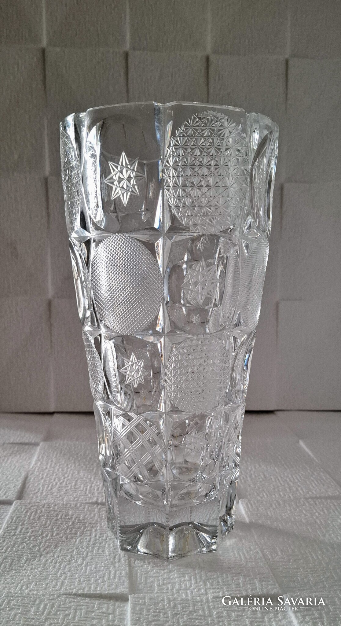 Nagyméretű kézi csiszolt bohém kristályüveg váza – 25,5 cm - Image 5