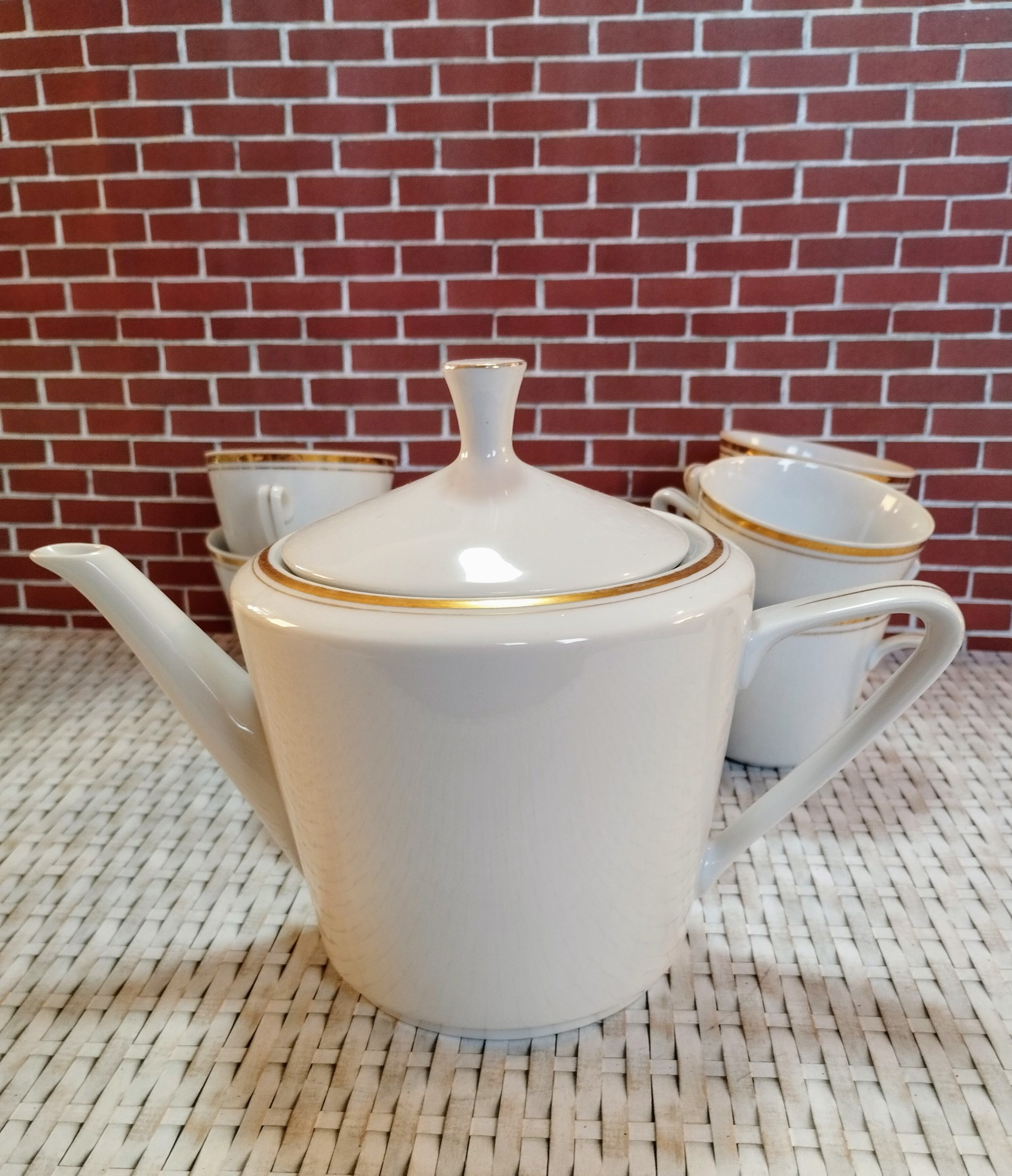 Alföldi porcelán teaszerviz 6 személyes – aranyszegélyes vitrines készlet - Image 2