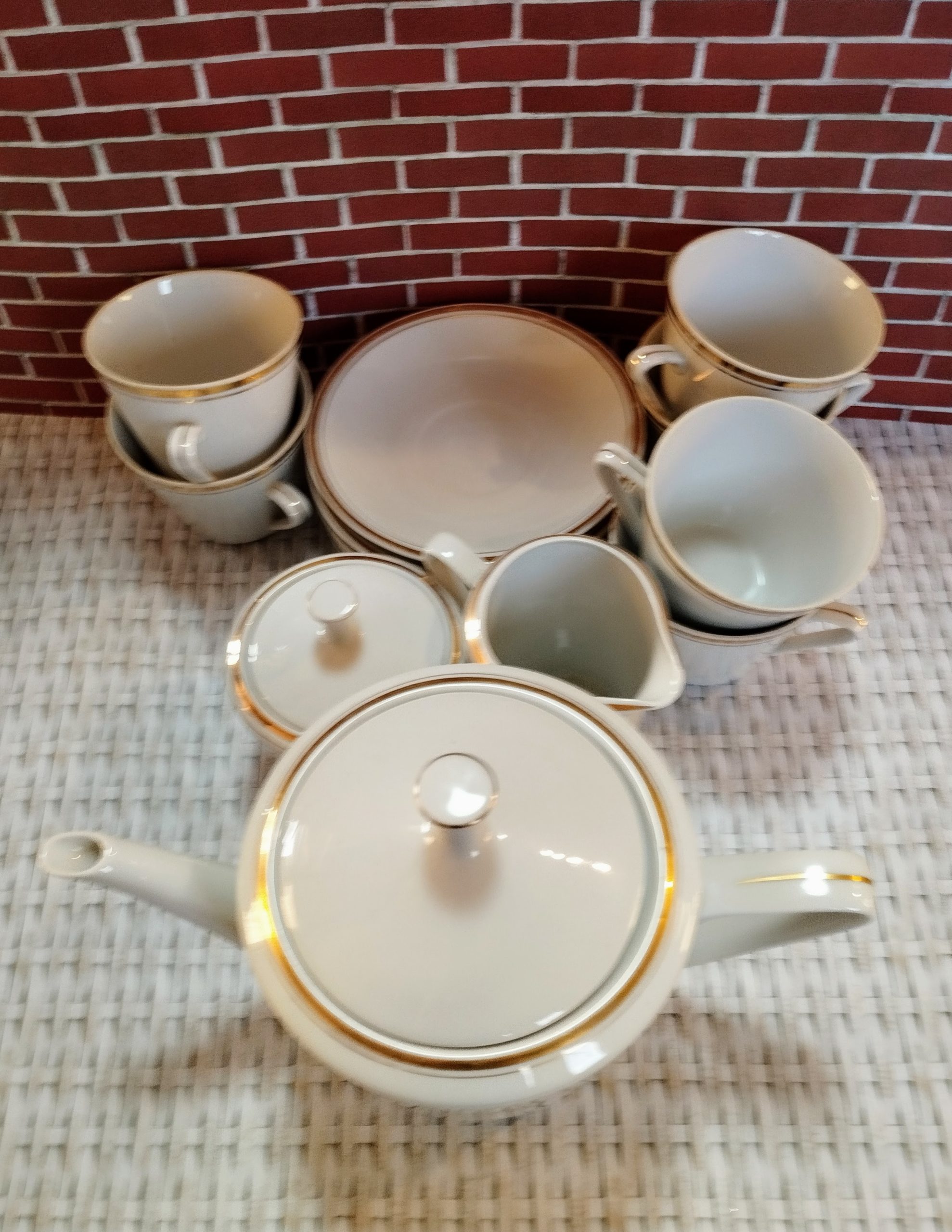 Alföldi porcelán teaszerviz 6 személyes – aranyszegélyes vitrines készlet - Image 3