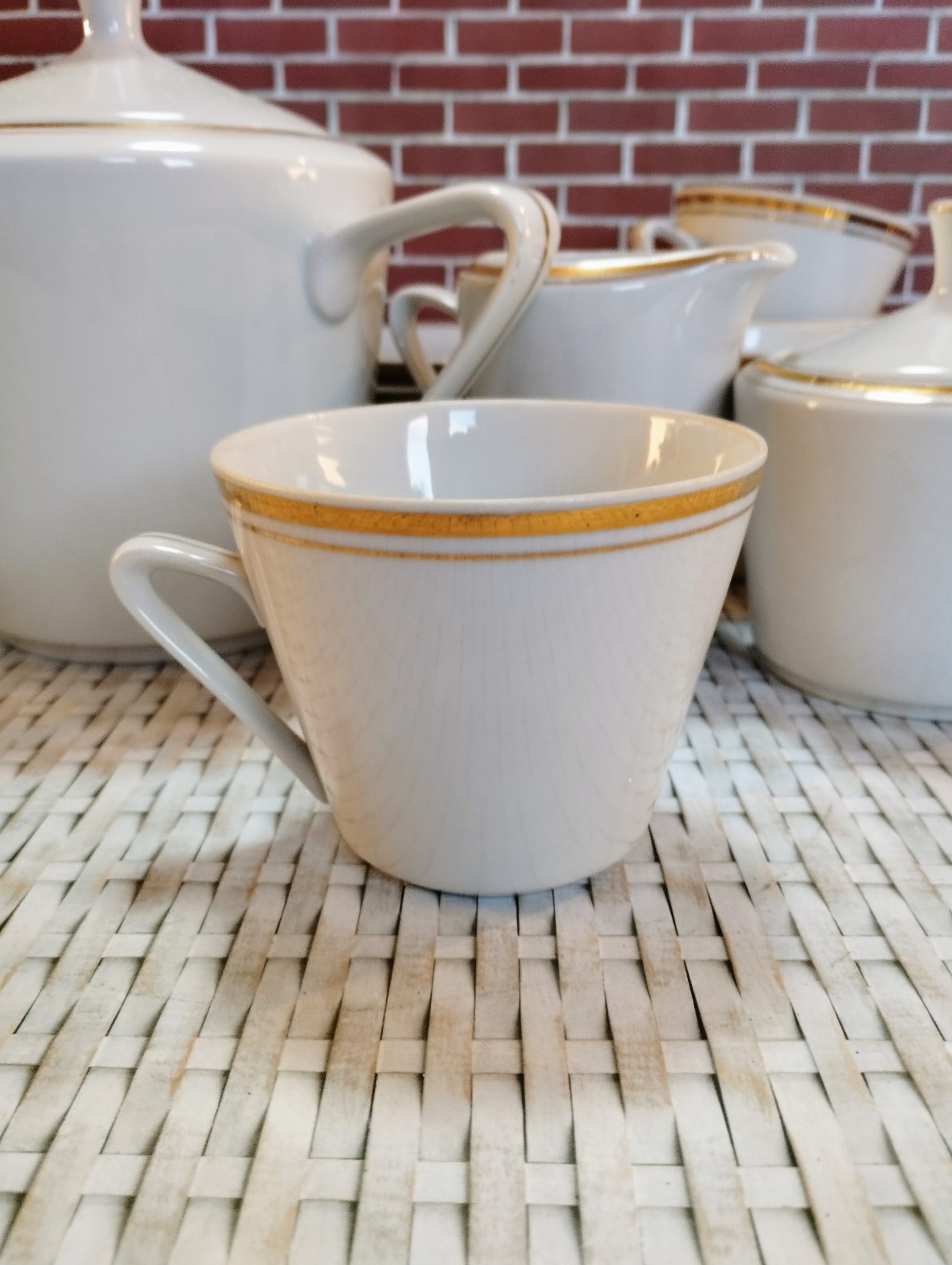 Alföldi porcelán teaszerviz 6 személyes – aranyszegélyes vitrines készlet - Image 6