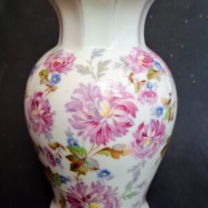 Zsolnay Pécs virágmintás porcelán váza – vintage magyar porcelán