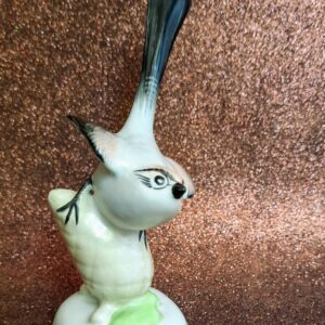 Aquincum porcelán őszapó tobozon – kézzel festett vintage madárfigura